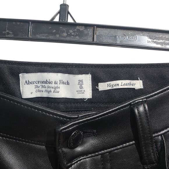 Abercrombie & Fitch Black 90's Straight Ultra High Rise Vegan Pants Size 0 L - Picture 3 of 5